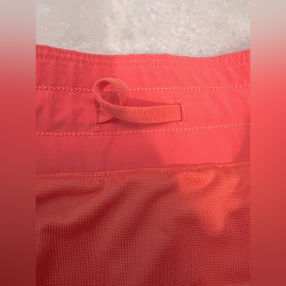 Lululemon Coral Hotty Hot short 2.5” (Country club partnership logo) - Picture 7 of 7